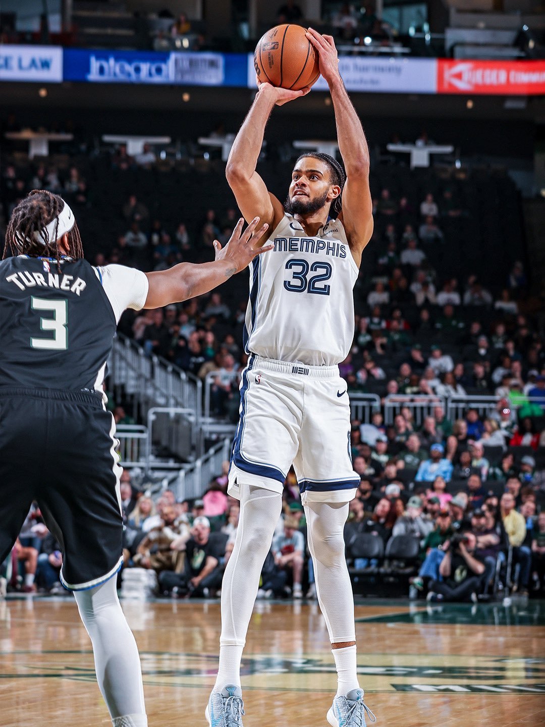 虽然但是，吕佩尔拿到生涯第一个三双：33分10篮板10助攻4抢断甚至有16次罚球