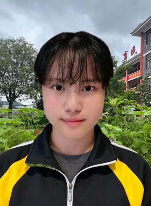 云南昭通，19岁女孩罗祺一家五口仅靠残疾父亲在昆明街头擦皮鞋、打零工维持生计。高