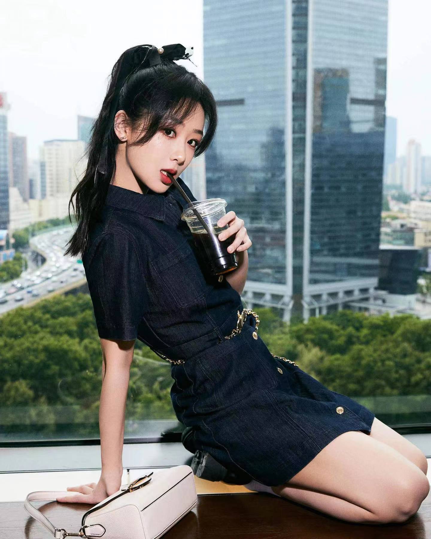   时光永远不会逆行，它公平对待每个人。请你努力，为了自己。早安， 早安，紫米?