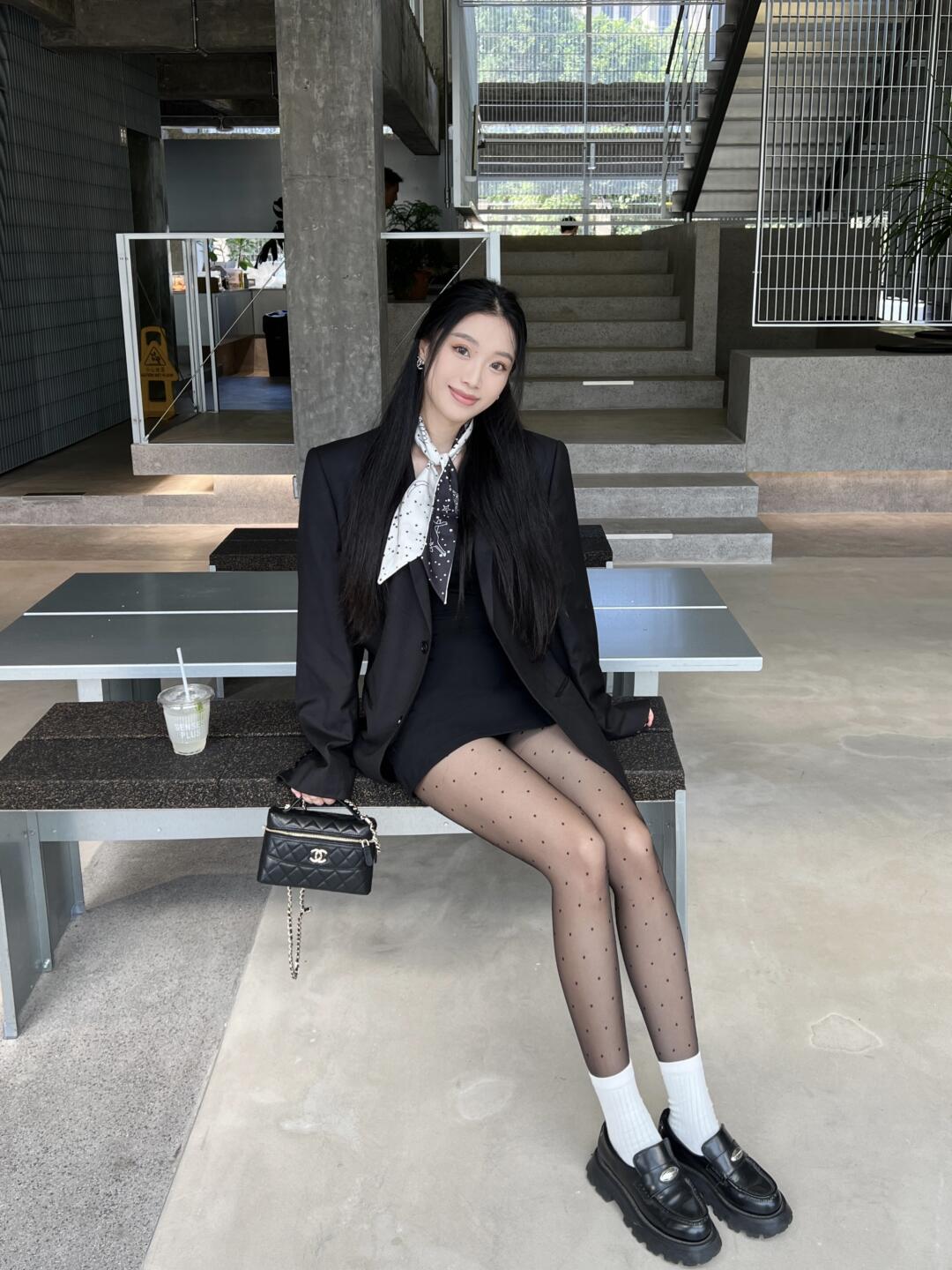 早秋第一件黑西服