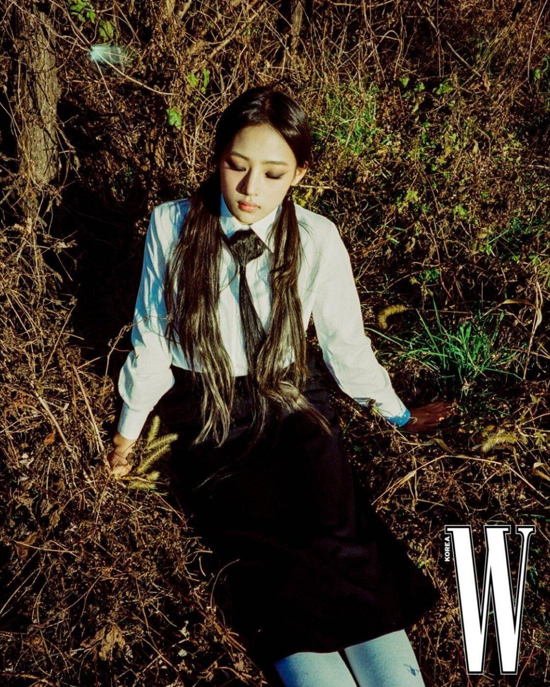 NewJeans x W KoreaDecember 2022 Christma