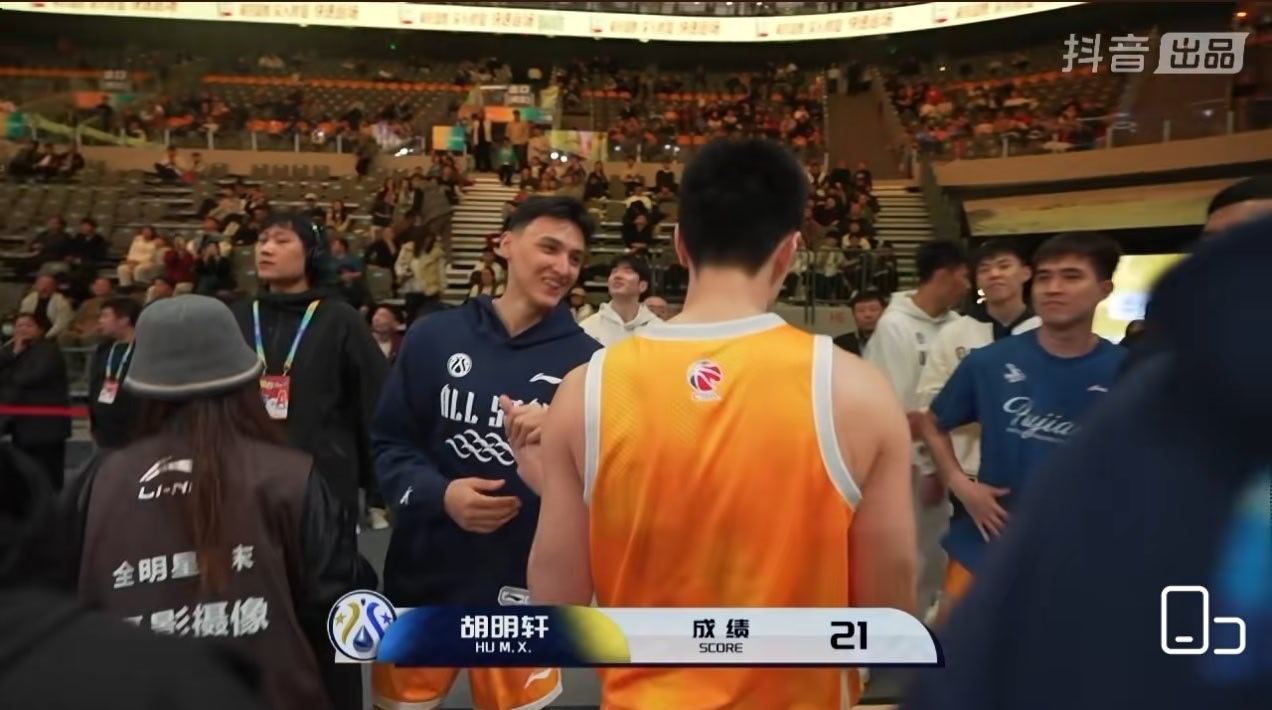 那么问题来了，为啥胡明轩总是能进国家队？他这投得才像话，全明星三分大赛没个20分
