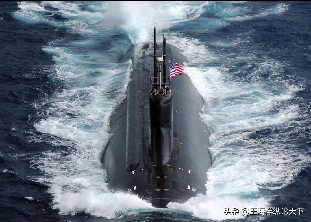 #美军潜艇击沉伊朗军舰已致87死#美国潜艇在远离战场的斯里兰卡附近的公海领域，击