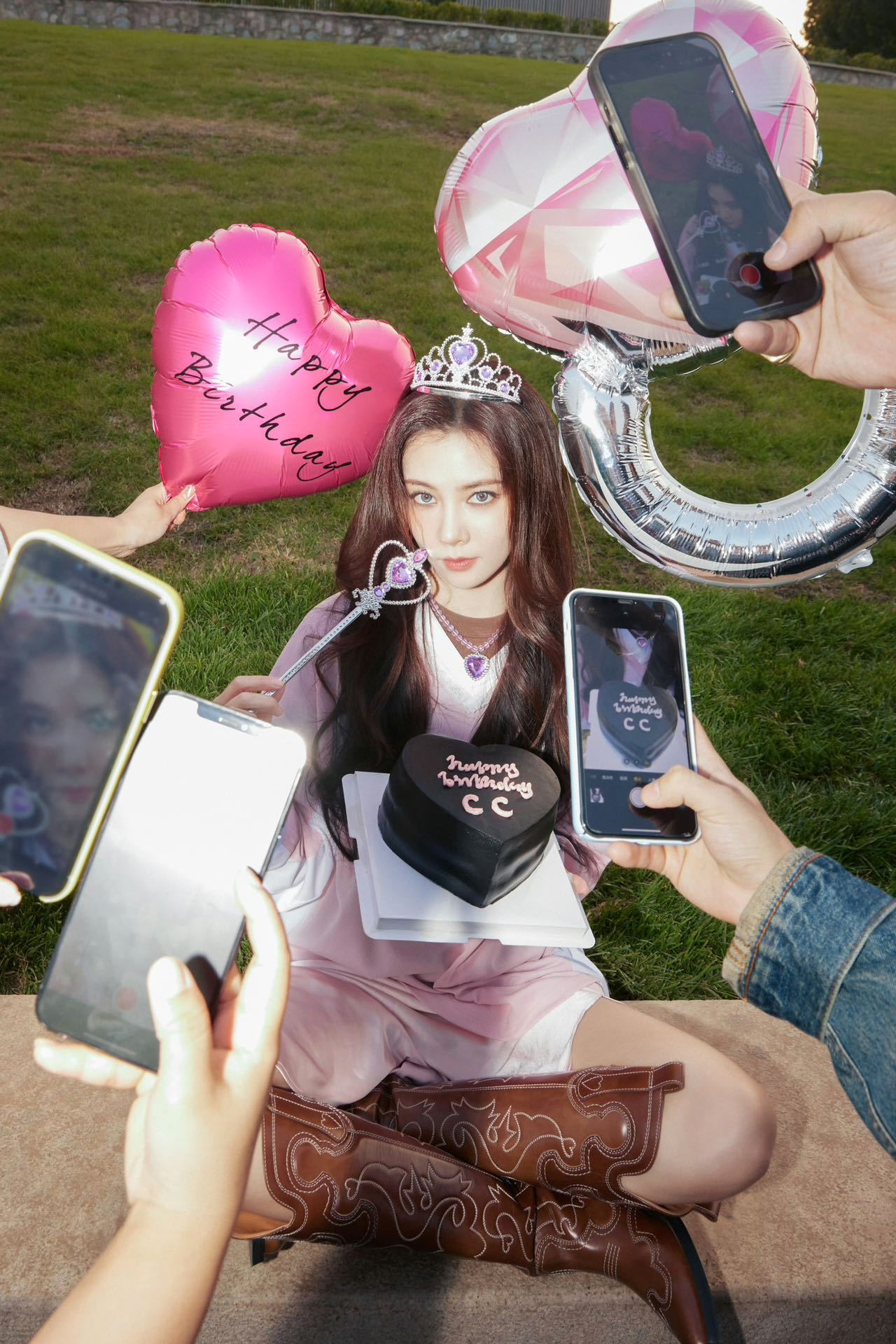 #宋妍霏蓝色美瞳#生日大片质感直接拉满了，尤其是这样的蓝色美瞳，给我们呈现出了不