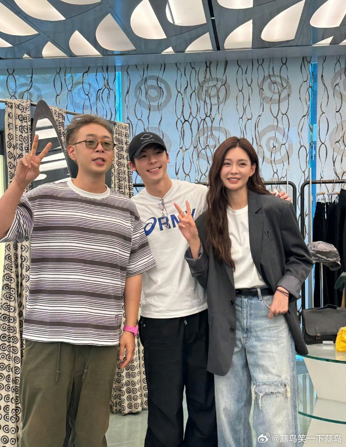 沈梦辰发布与许光汉的合照，两人互动自然，另外她还晒出和许光汉、杜海涛的三人照片，