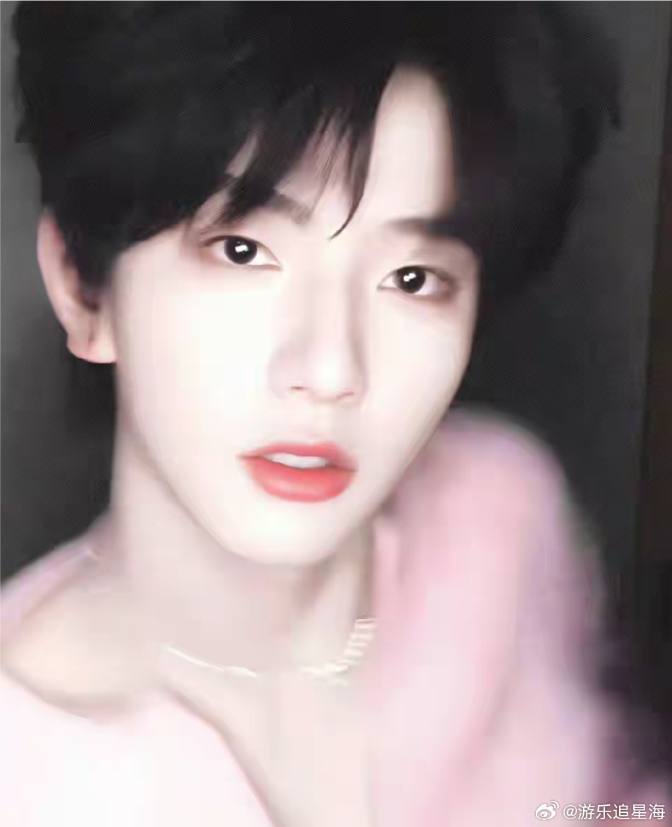 穆祉丞一顿饭就能骗走既视感 别人问问题时还在认真听，一提到“有好吃的”眼睛立马直