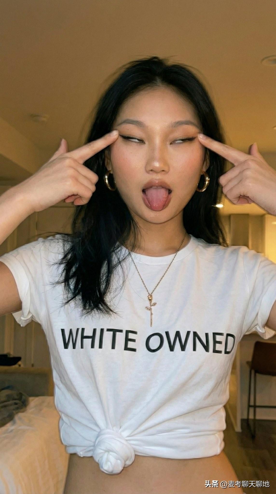 只在东亚群体中见过真正达到种族灭绝级别的自我憎恨，下图中的女性是一位日本人，她手