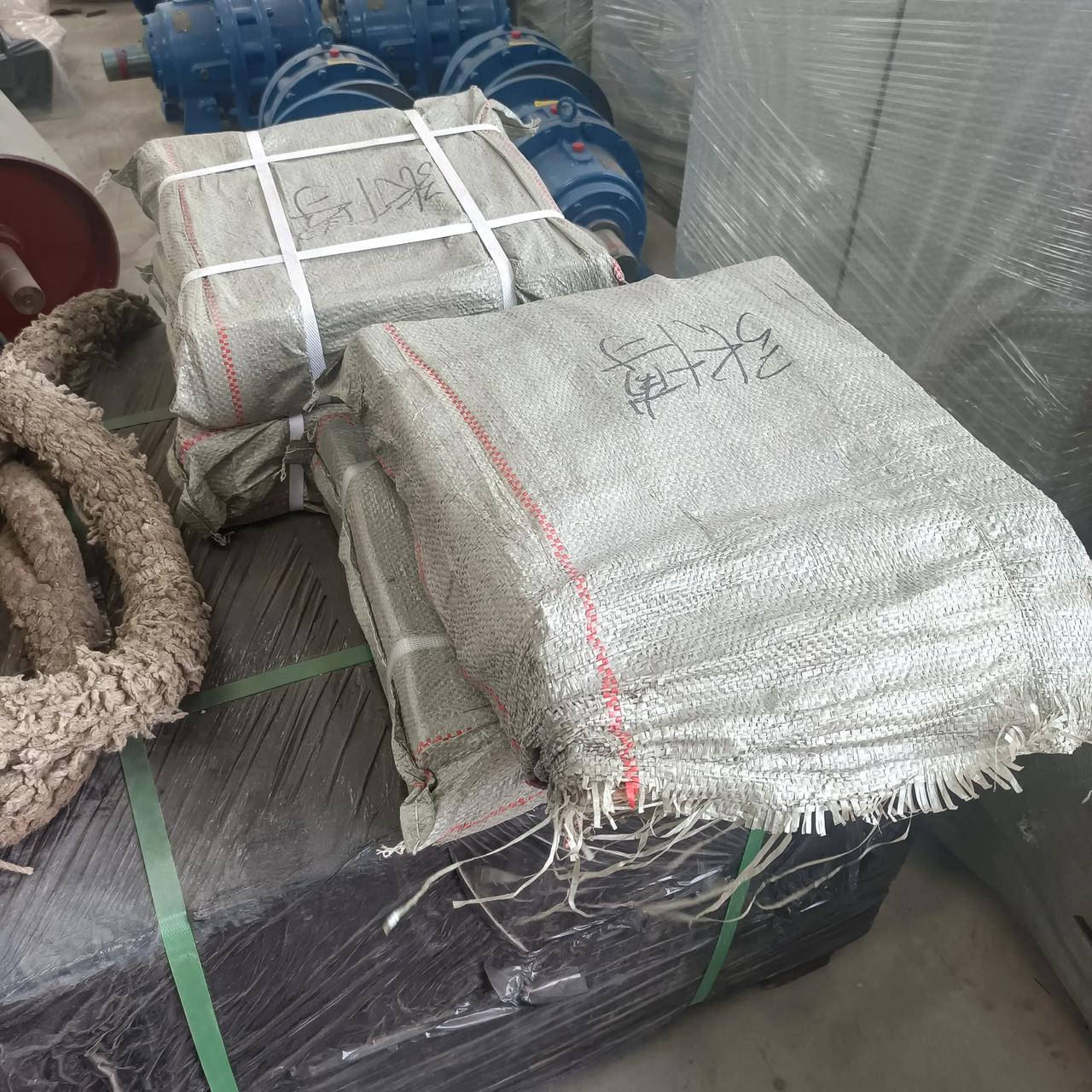 钱是成年人唯一的止痛药
所以未成年之前都有梦
成年以后，梦醒了
​穷人的眼泪最不