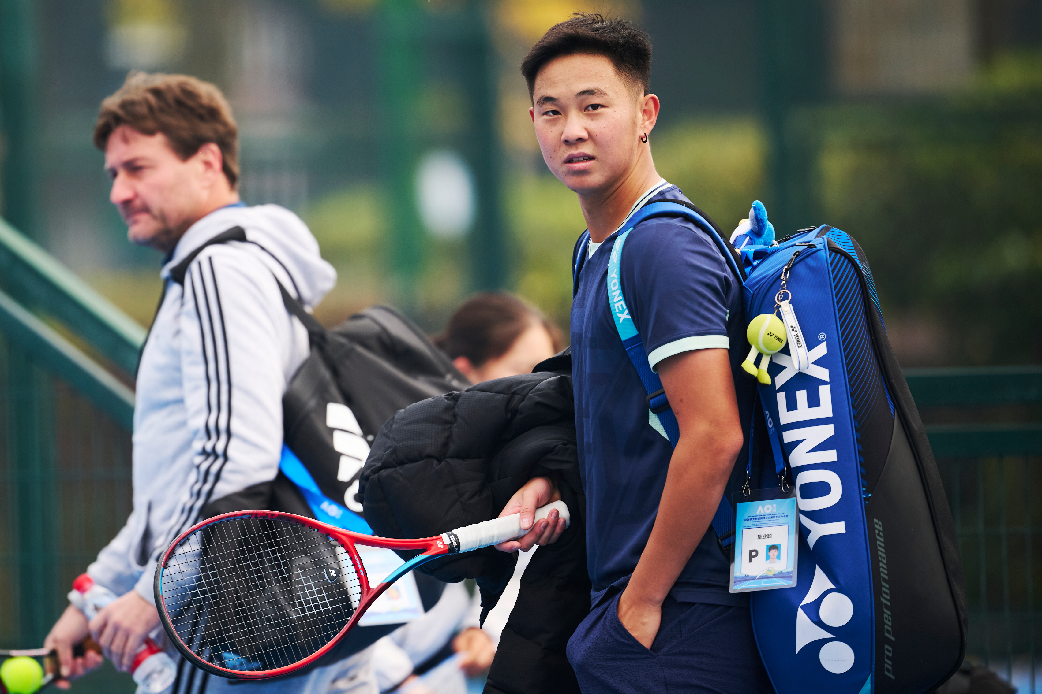 昨天资格赛轻松赢球后莫业聪选择加练！摄影： 记者 李建艺