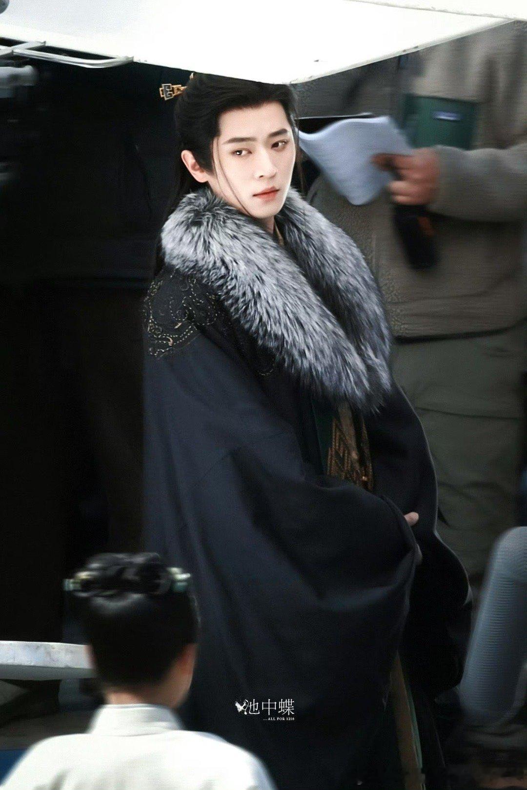 丞磊[超话] CL丞磊成何体统 CL丞磊夏侯澹风抚摸不朽的日落，天拉响蓝色的序曲