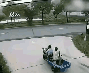 三轮车损失不大……[黑脸]