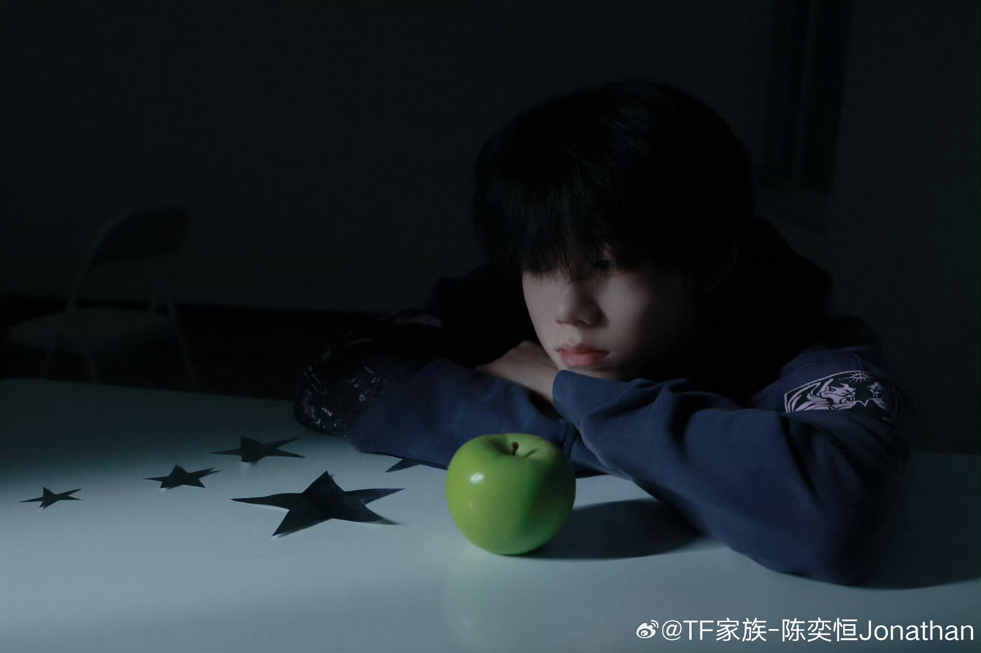 陈奕恒去香港了 有网友在香港偶遇陈奕恒，祝哼哼玩得开心[期待] ​​​