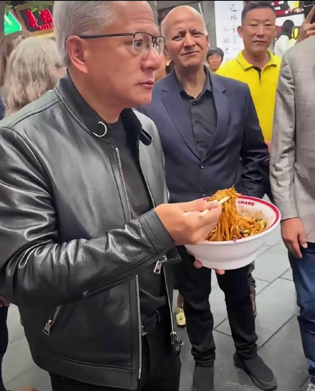 英伟达在华原本可以吃大餐，结果他选择吃面条，原因在哪里？

前几年英伟达芯片在华
