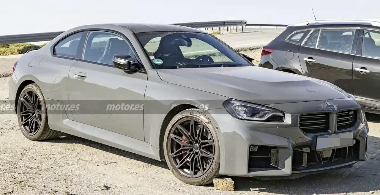 宝马M2 xDrive四驱版海外谍照曝光，这颜值太能打了！
前脸双肾形格栅搭配横