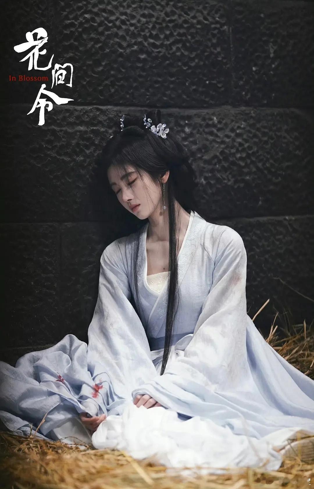 不管是入狱还是丧夫时时刻刻都要全妆，爱美也得分时候吧与人设完全不符