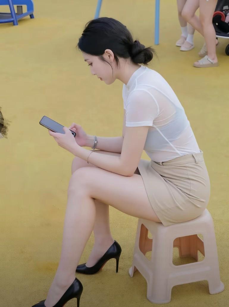 简简单单的搭配
自带温婉气场
好好爱自己
踏实努力，日子方能安稳舒心