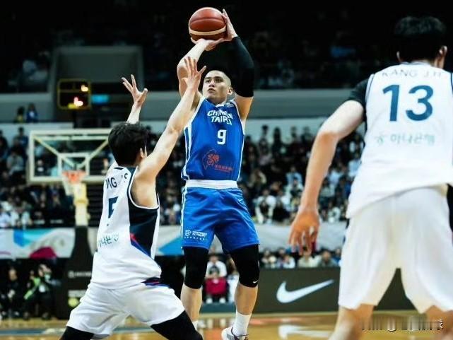 陈盈骏已经摘掉面具～没想到在篮球世界杯亚洲区预选赛双杀中国队的韩国队居然输给了台