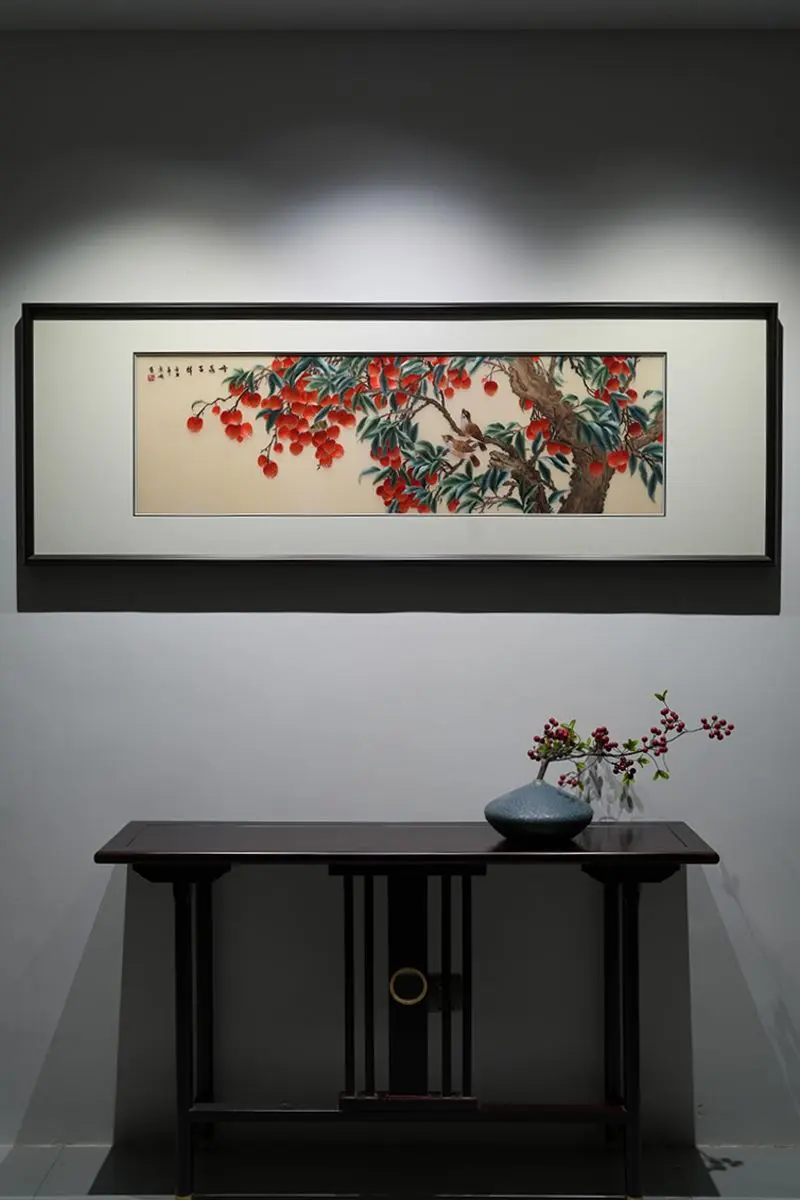 雀栖荔木呈祥瑞，硕果盈枝得利多 柔丝绣荔枝满枝，走线分丹果丰润、雀羽轻...