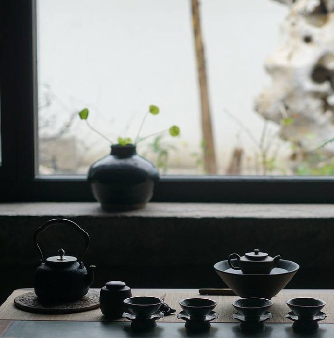 真正聪明的人，从来不说难听的话。因为人性不需要听真话，只需要听好听的话，一定要有