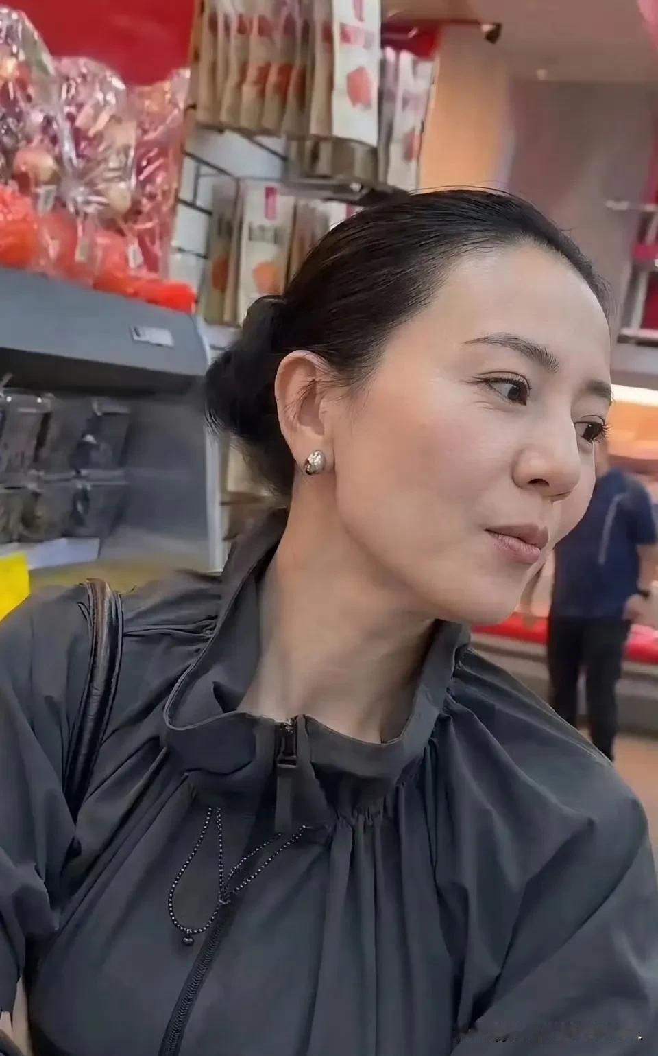 美是一种状态，说她不美的你，请照下镜子。