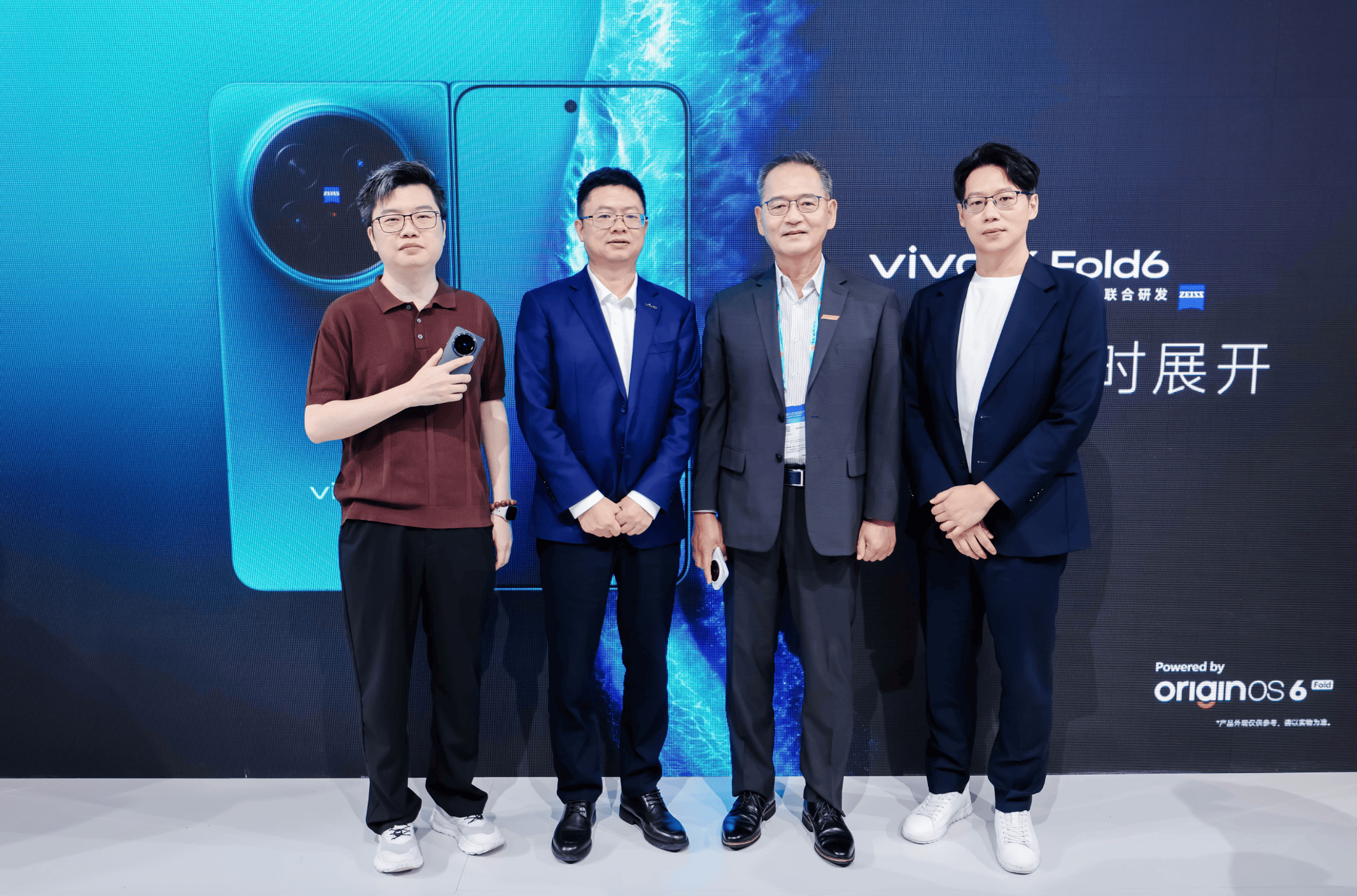又是一年上海MWC，vivo展台毫无疑问带来了最重磅的#vivo X Fold6