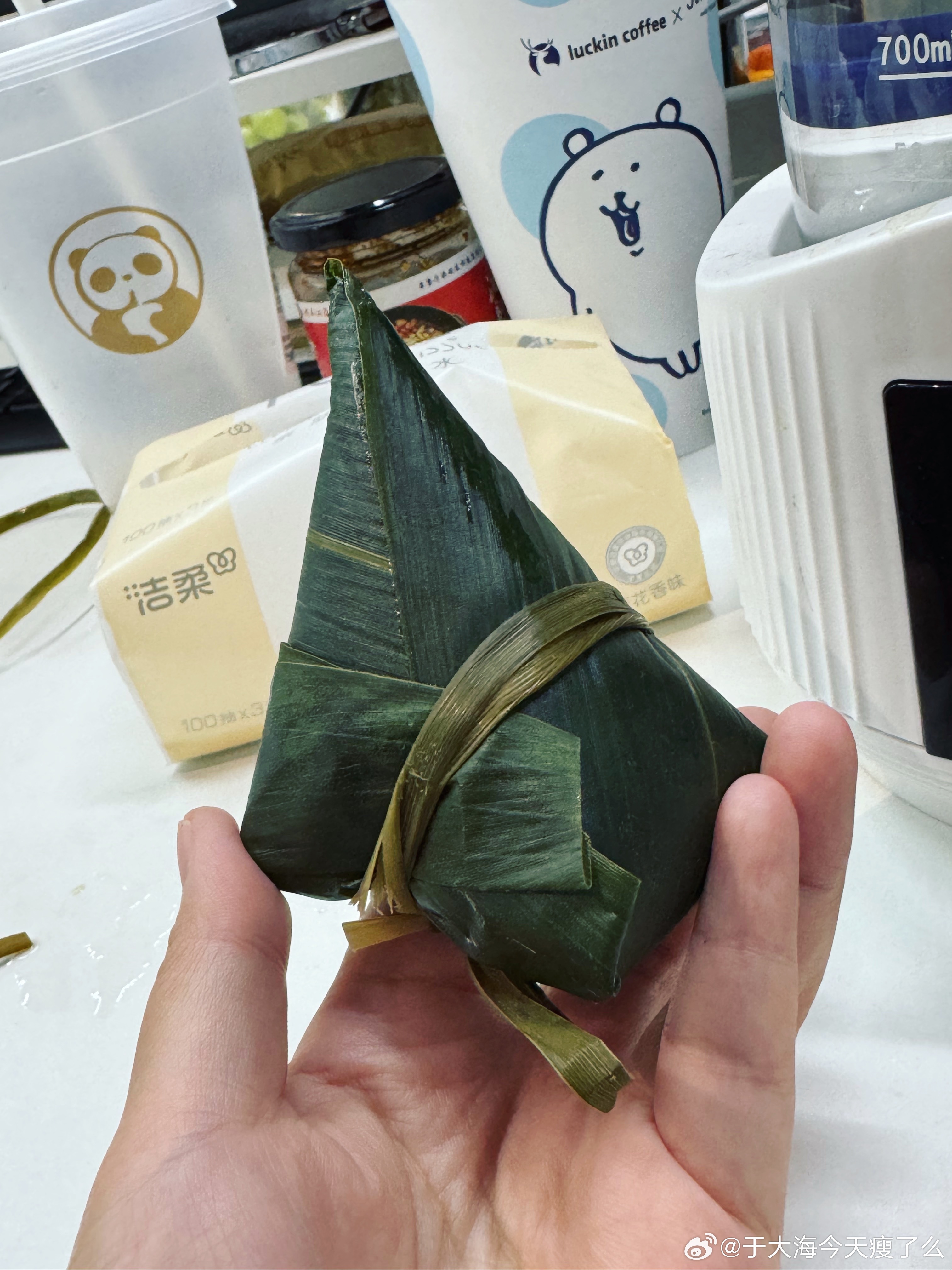 公司发的粽子让我没有面子 还好我们公司没发粽子你问我发了啥？我们发了放假通知啊！