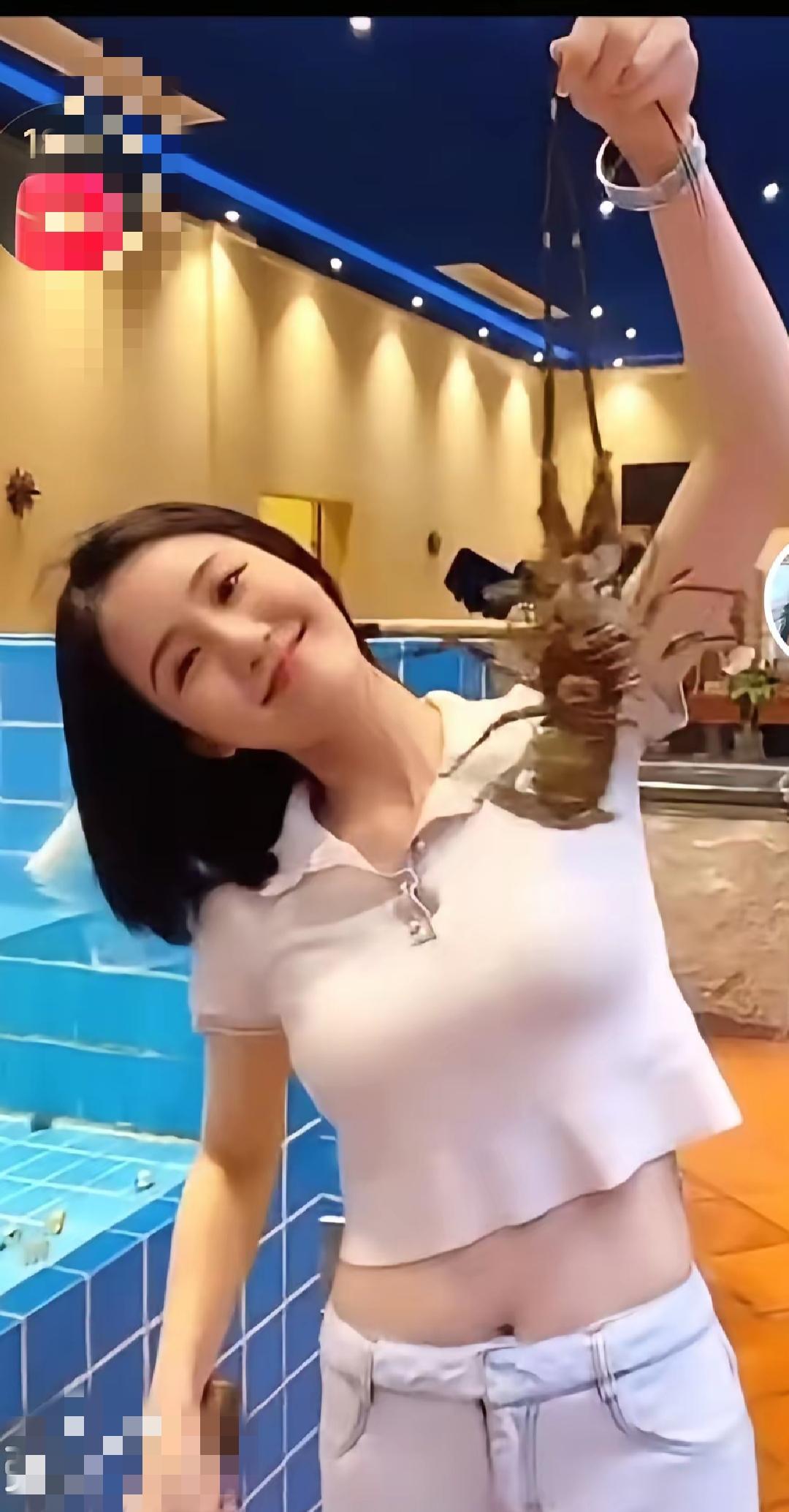 赖文峰的两段感情都很投入，峰哥在追女孩子方面舍得下血本！

众所周知，当年赖文峰