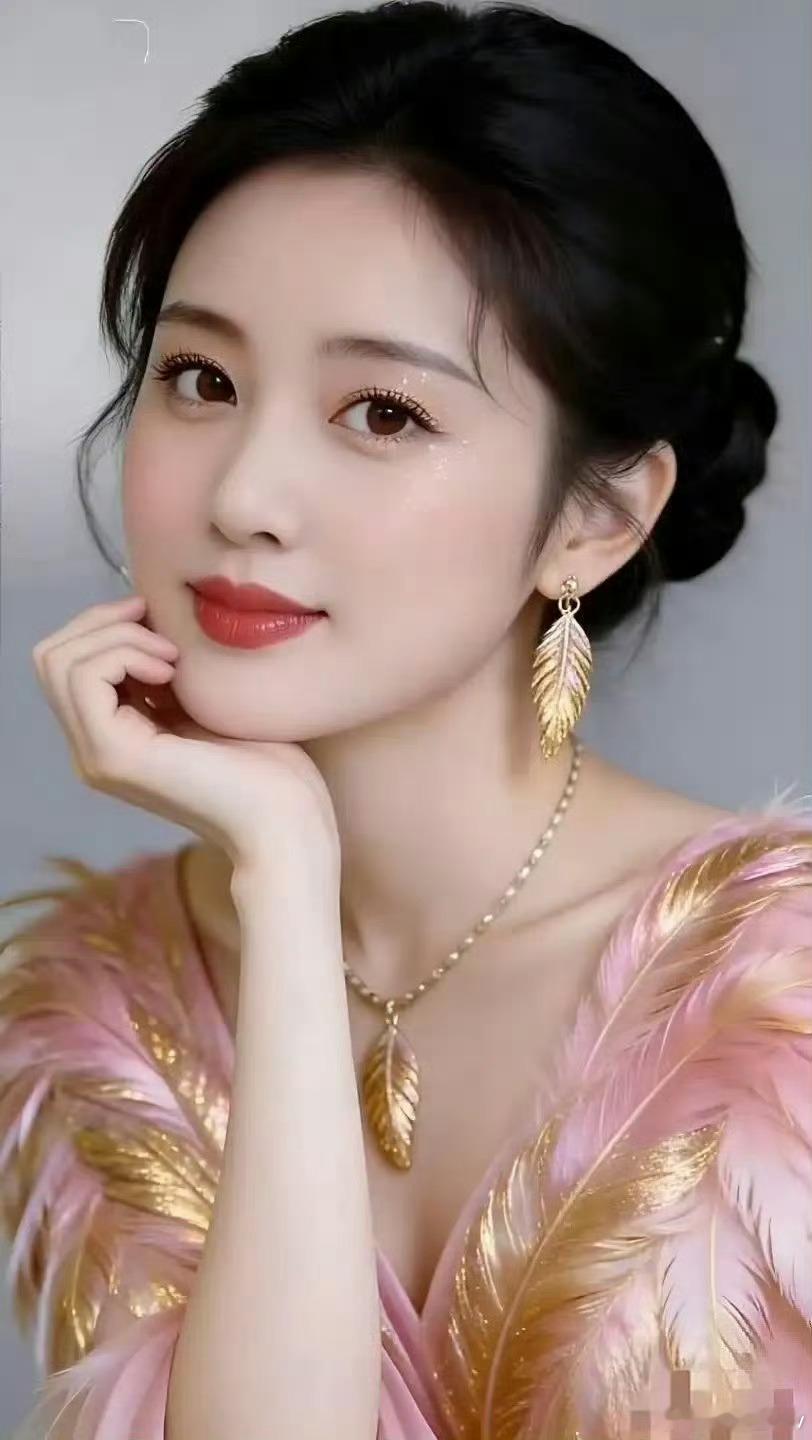 潮纹书·默斋主人原创散文诗时光微微跛足，沿山脊缓缓行过，印下深深浅浅的痕迹。春日