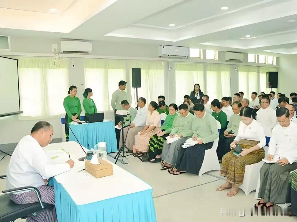 今天传来缅甸仰光市举行“促进投资便利化及使用人民币投资机遇”座谈会的最新消息。据