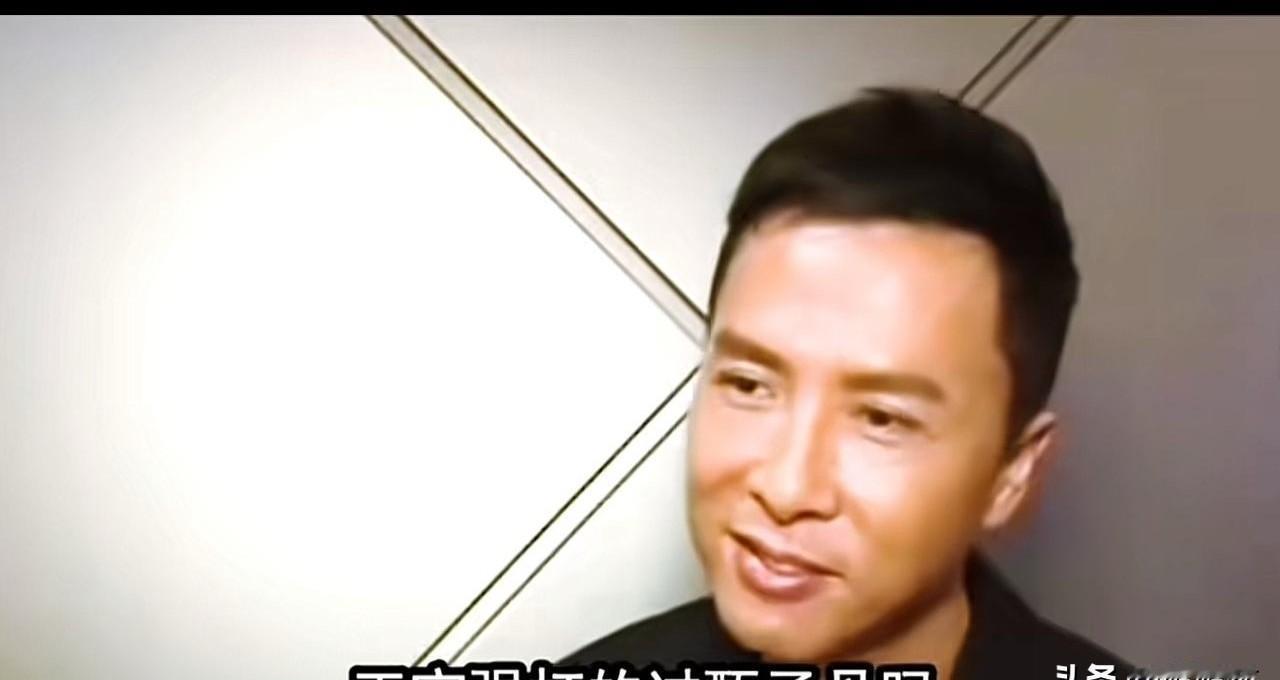 甄子丹亲口承认，很多专业武行打不过王宝强。
你信吗？
那年拍一个人的武林，收工后