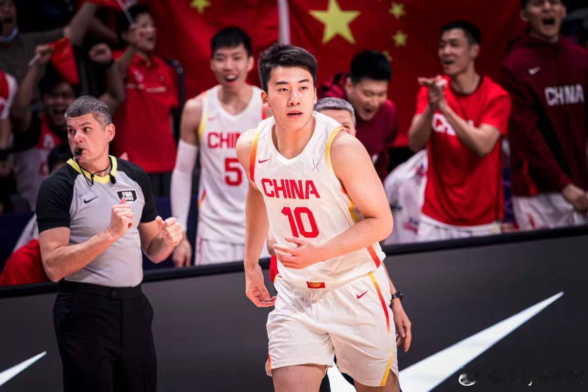 20岁的NCAA球员王俊杰，亚洲杯连续4场得分上双中国男篮VS沙特 替补15分钟