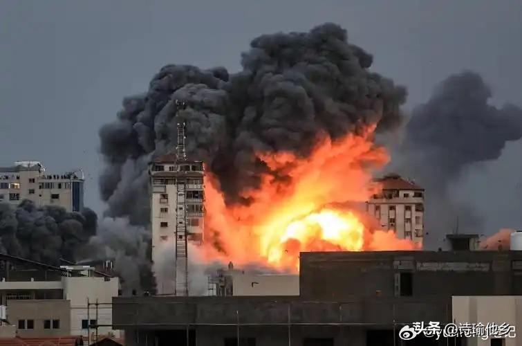 涨了，涨了！黄金今天早上大涨3.5左右，金价已经来到1180了，前天说买了10W