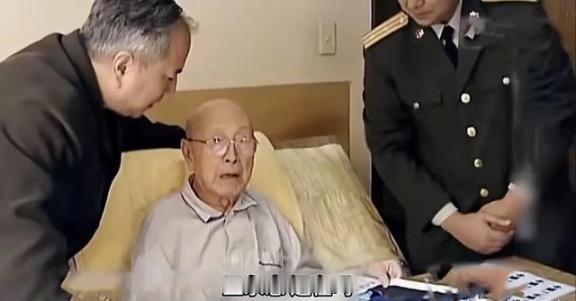 2003年，钱学森得知“神舟五号”发射成功后，第一时间想到的不是杨利伟，而是问了