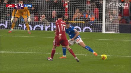 各位球迷评评理，维尔茨这球能算乌龙球？？

我特意找了两个角度的动态图，这个球9