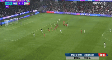 视频裁判组立功……两个进球，一个被判定有效，一个被判定无效。
第一个中国女足进球
