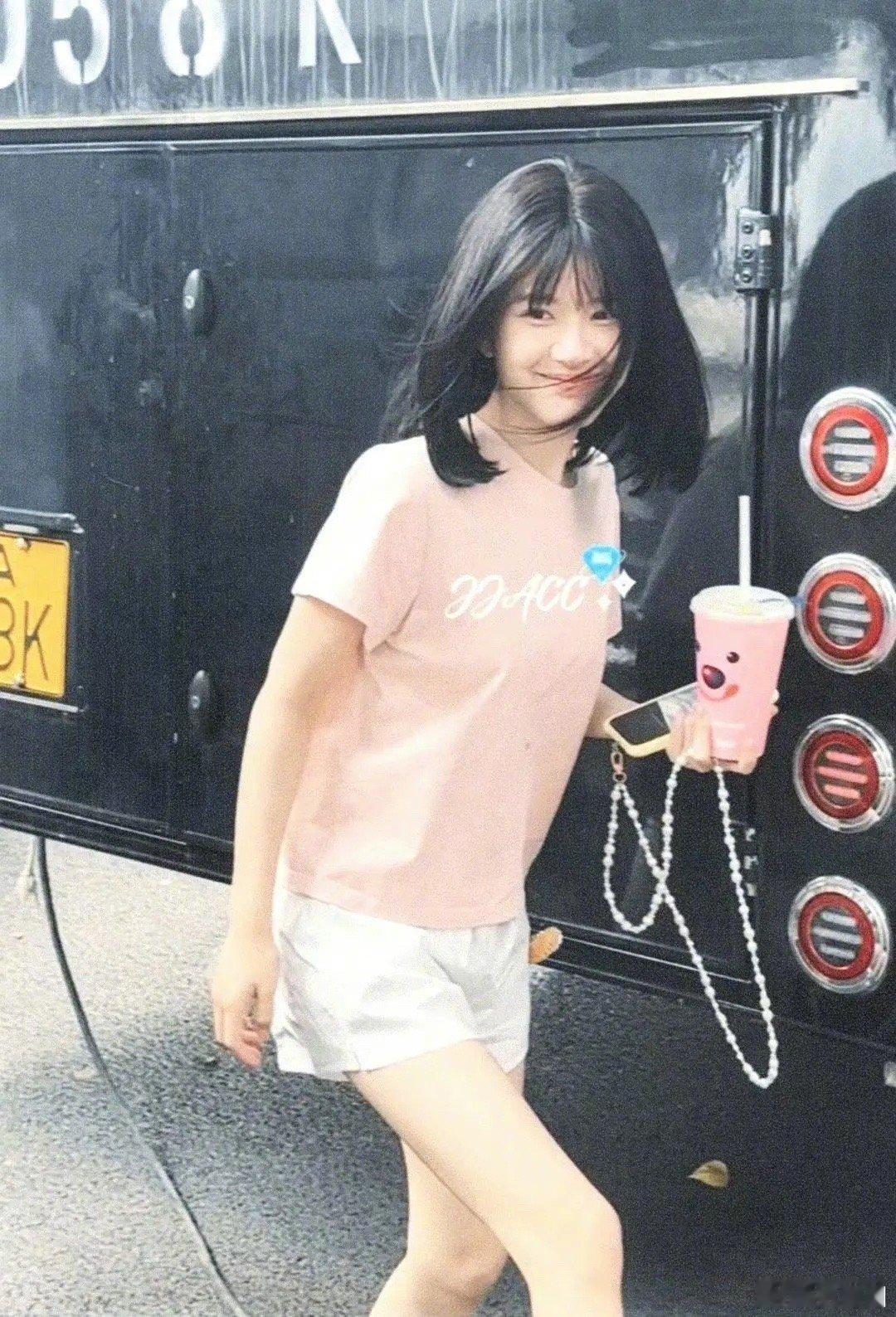 赵露思许我耀眼新路透，好清纯可爱的造型～ ​​​