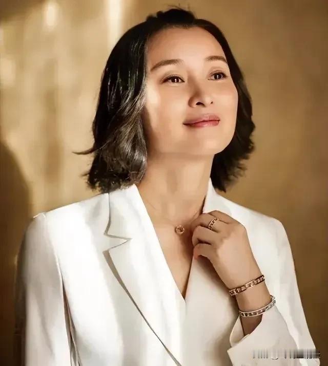 女演员吴越一段反常识、却通透治愈的话：“恢复心情最好的方法，不是去旅游散心，也不