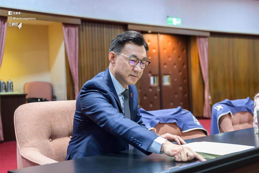 韩国瑜副手江启臣宣布不参选

台中市长卢秀燕宣布不参选国民党主席之后，蓝营呈现百