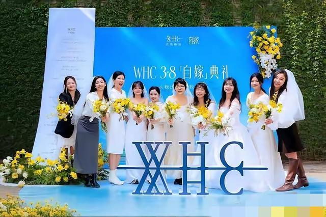 老郭，才是我们这一群朋友里，心最花的那个男人。
         老郭离婚有10