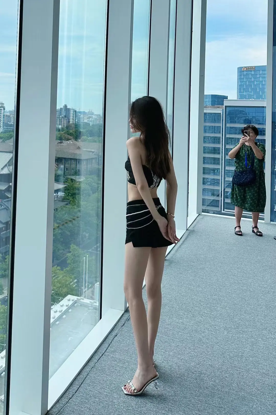 后面的阿姨那个角度拍的我应该不到150