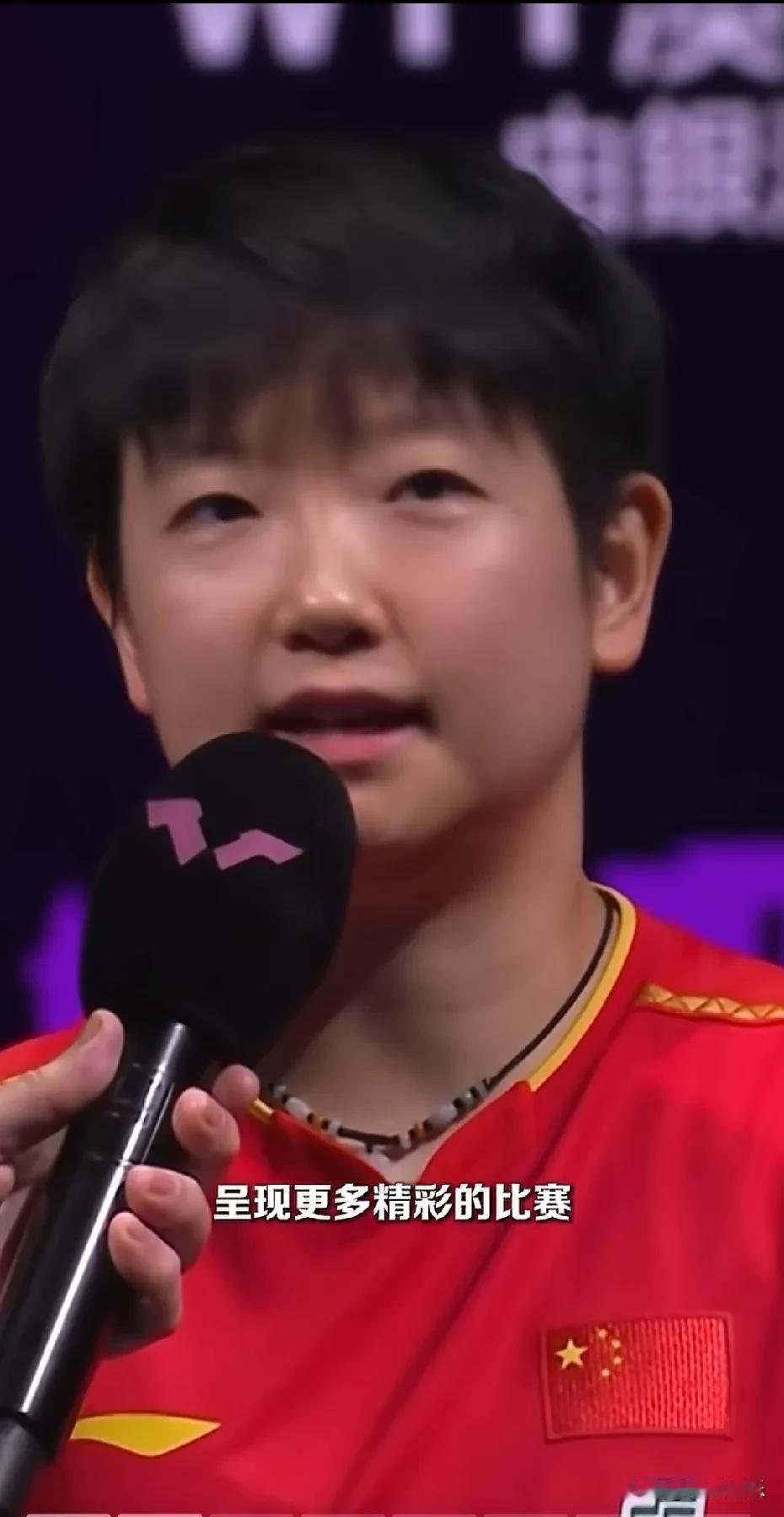 咱说孙颖莎这回是真火出圈了！不光澳门的球迷喊得震天响，连国外网友都盯上这姑娘了，
