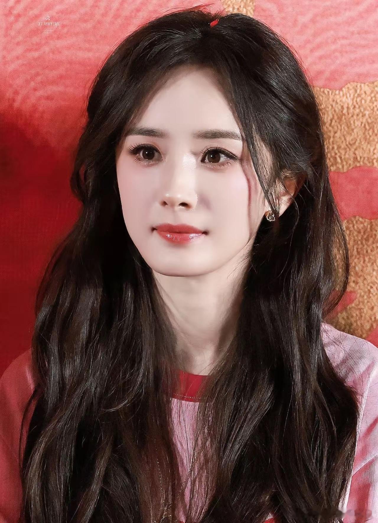 39岁的杨幂有一个致命的弱点，就是活得太清醒，太独立，太通透。为什么说她太清醒，