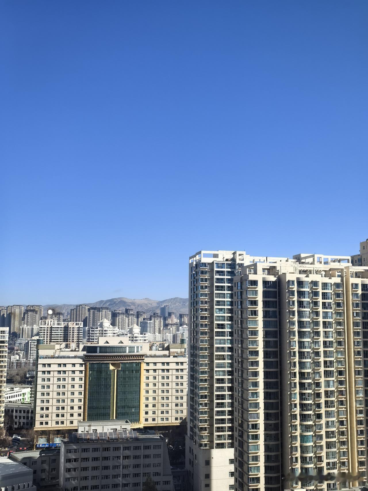 今天， 西宁最高气温将冲上15℃，这什么概念？

今天城西白天实况气温已升至4℃