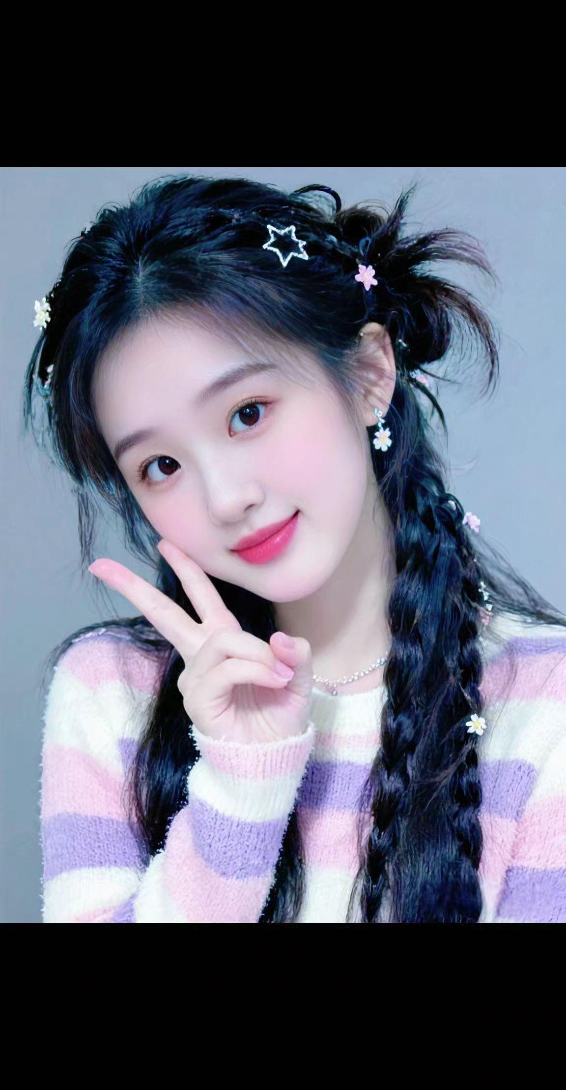 麻花辫 微笑小美女