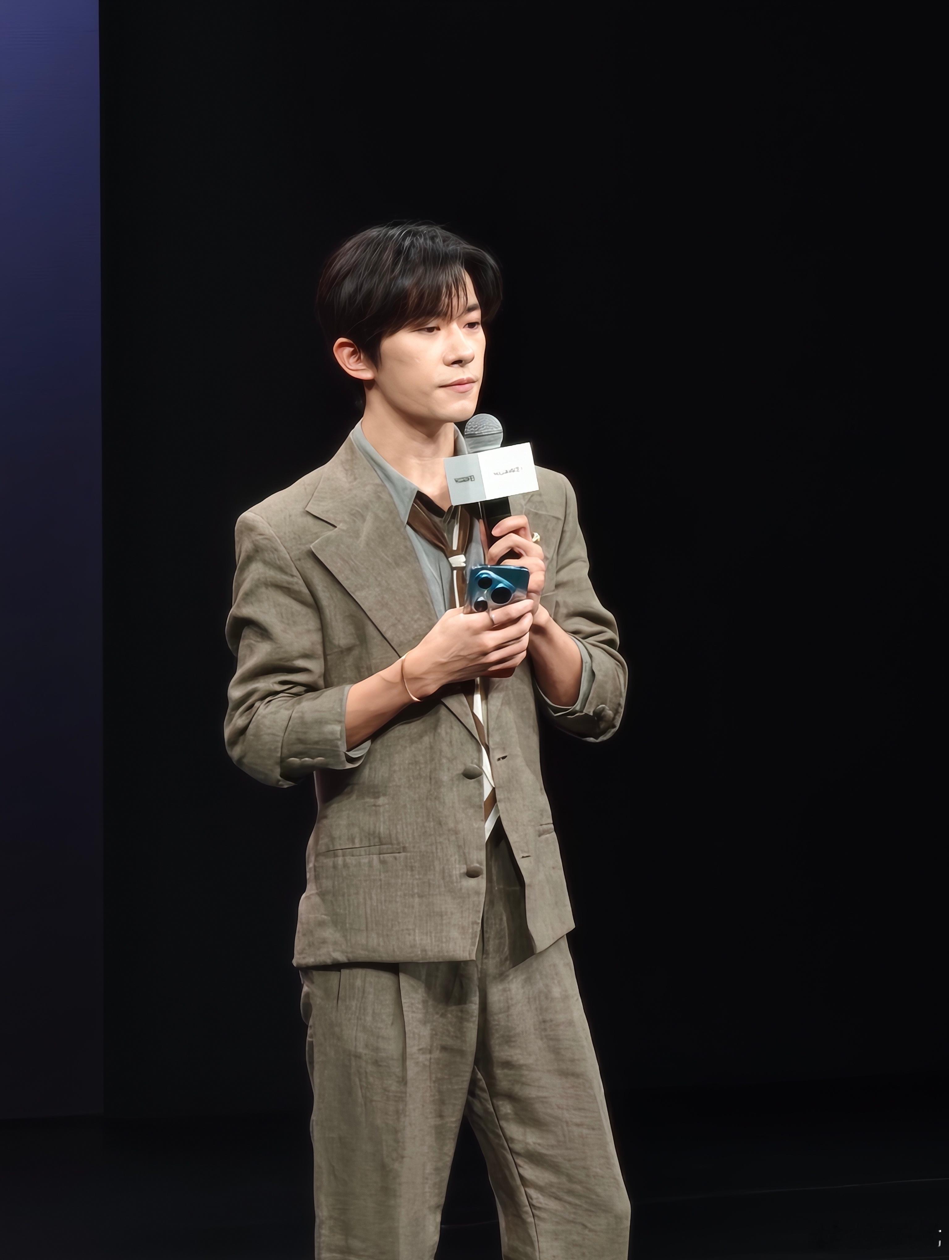 易烊千玺来了华为pura系列新品发布易烊千玺 广州·大湾区文化体育中心