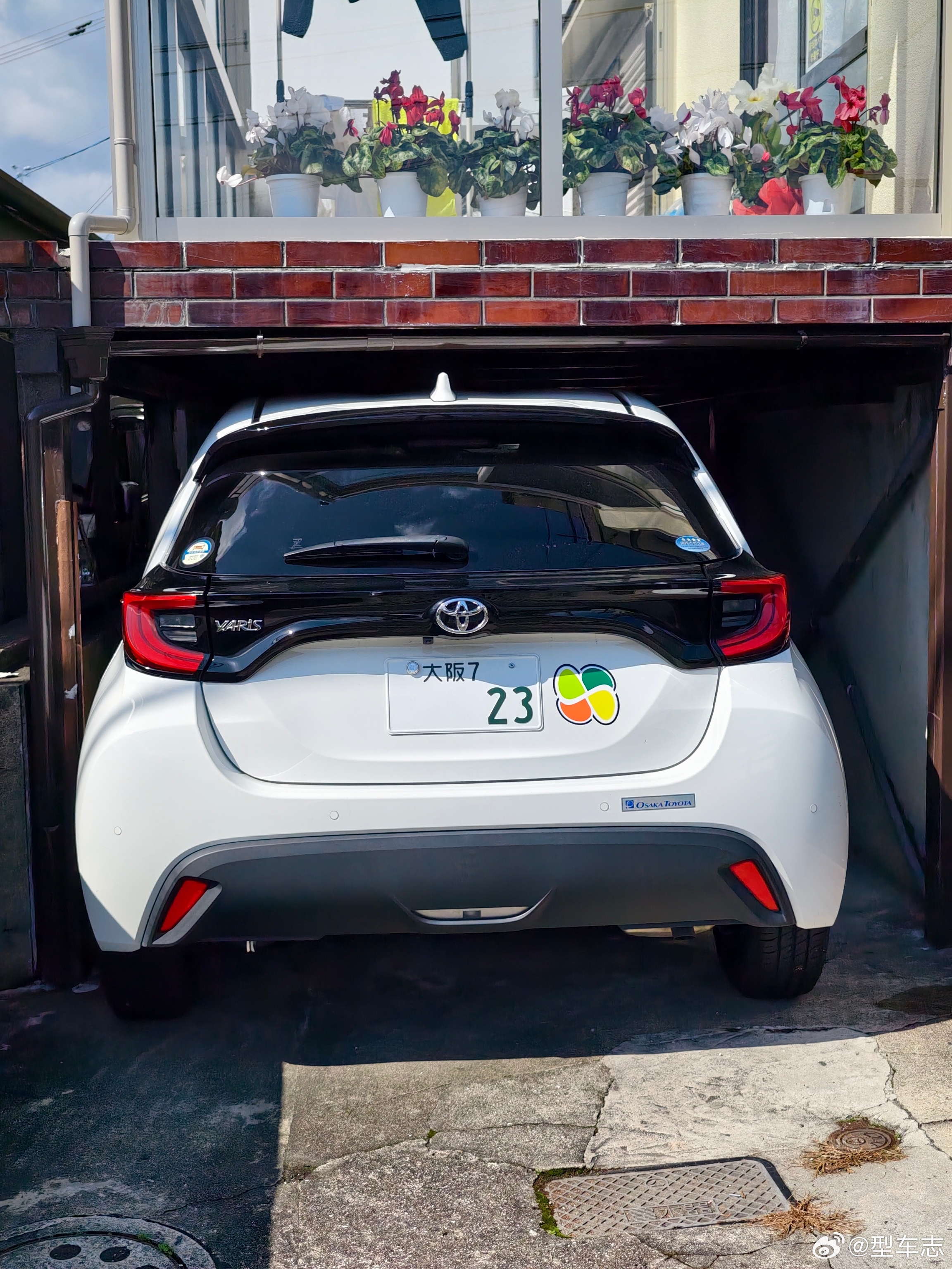 型车街拍丰田雅力士和它的家，几乎量身定做 在日本买什么车很多时候不是预算问题，而