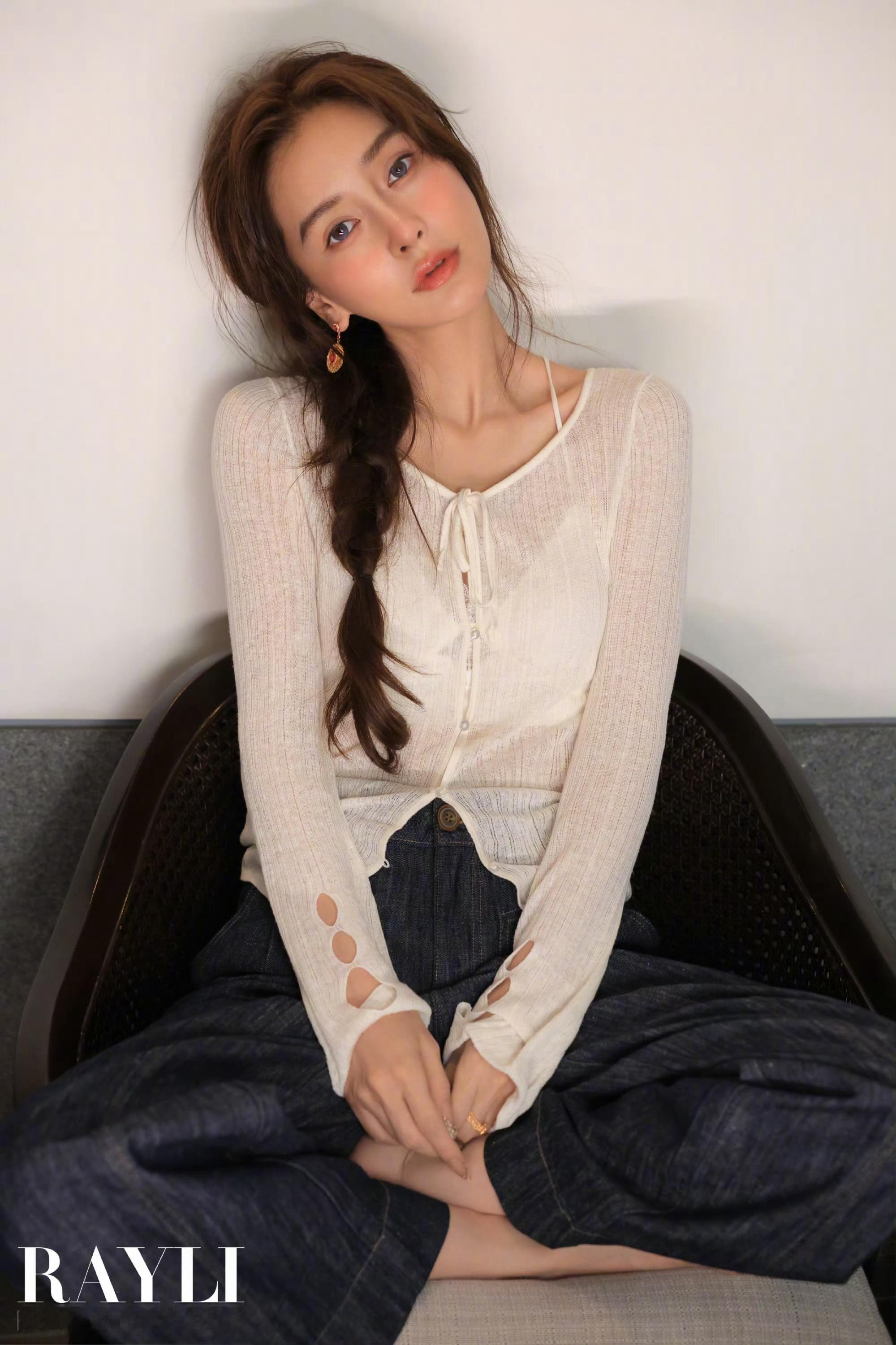 陈漫拍Angelababy此美女子每一次杂志都能次次惊艳到眼神真的很有故事感我姐