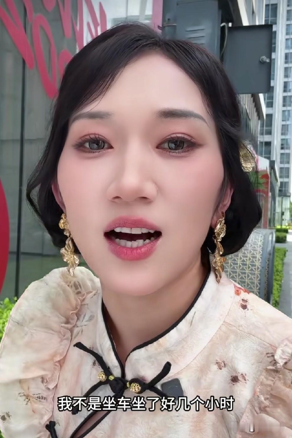 林丽，这个妆造挺漂亮。还说呢，26号早晨卖化妆品，怎么还没有出视频呢？这不一下子