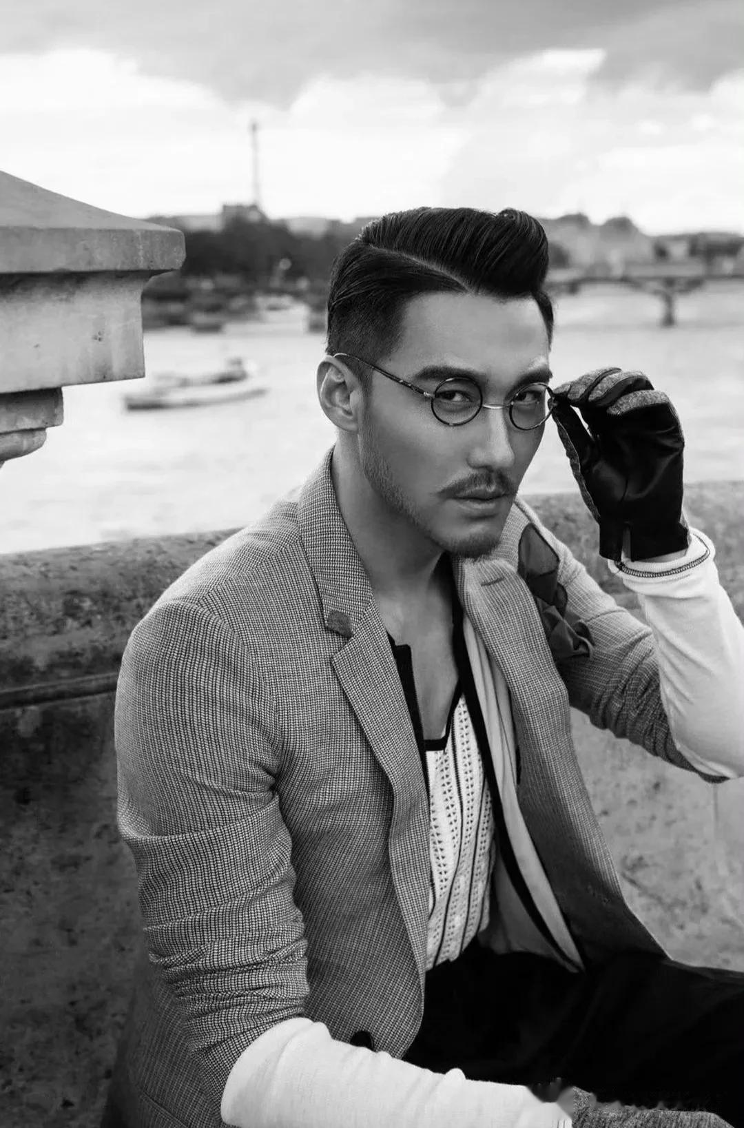 《披荆斩棘的哥哥》第三季来了。
这季请来胡兵，最养眼的就属他了。
作为模特，胡兵