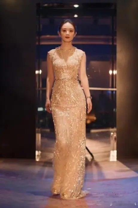 赵丽颖的新裙子，请评价 ​​​